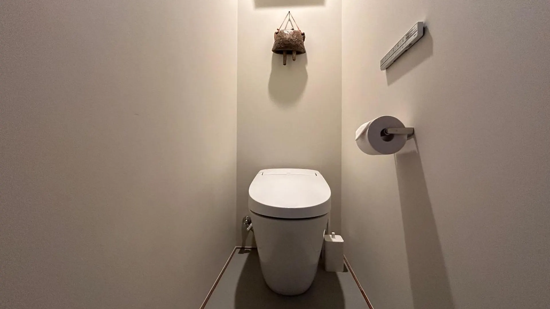 Holiday home The Bath & Bed Dogo築110年の蔵をリノベした源泉掛け流しの一棟貸しの温泉宿 Matsuyama