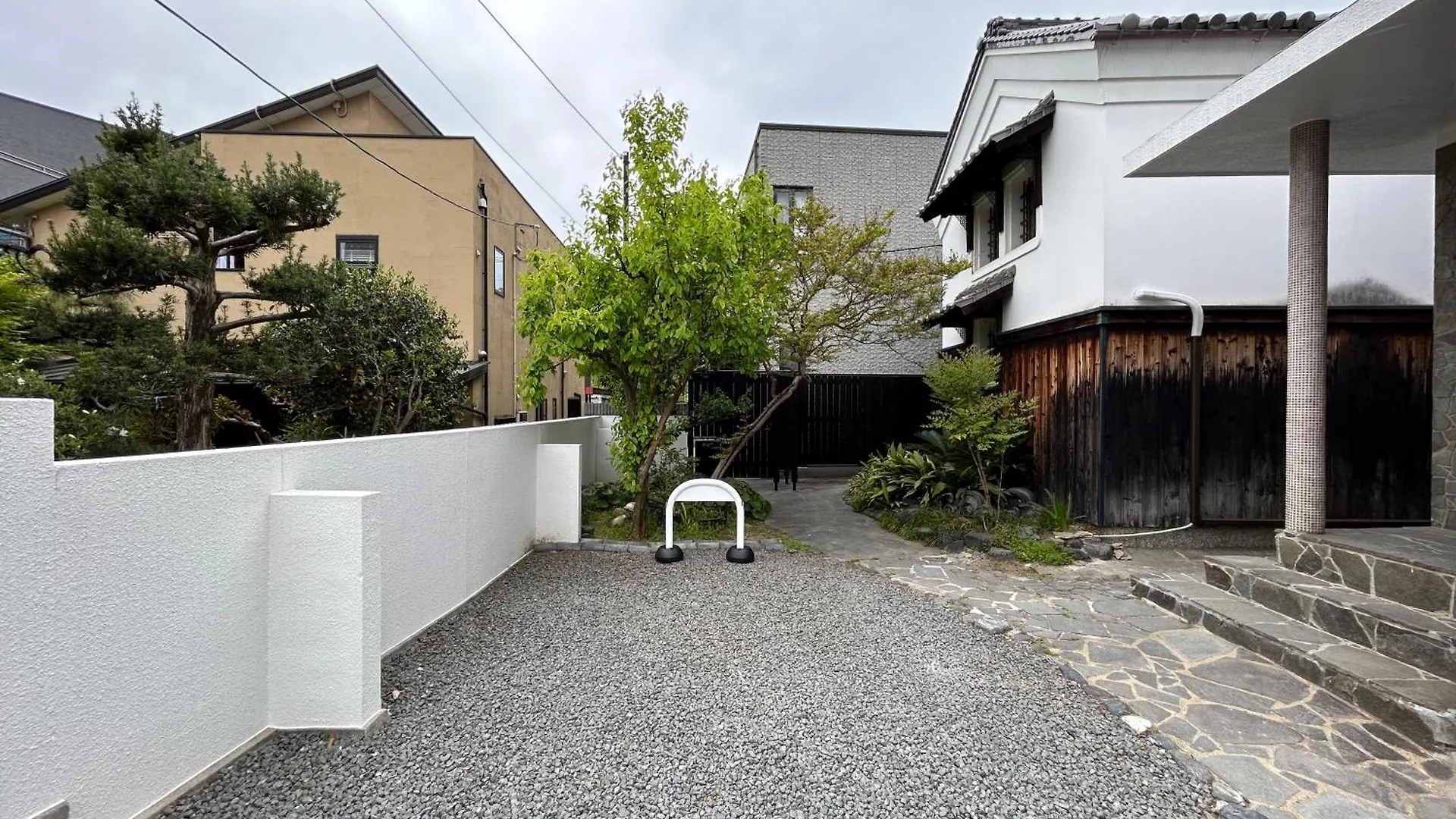 The Bath & Bed Dogo築110年の蔵をリノベした源泉掛け流しの一棟貸しの温泉宿 Matsuyama