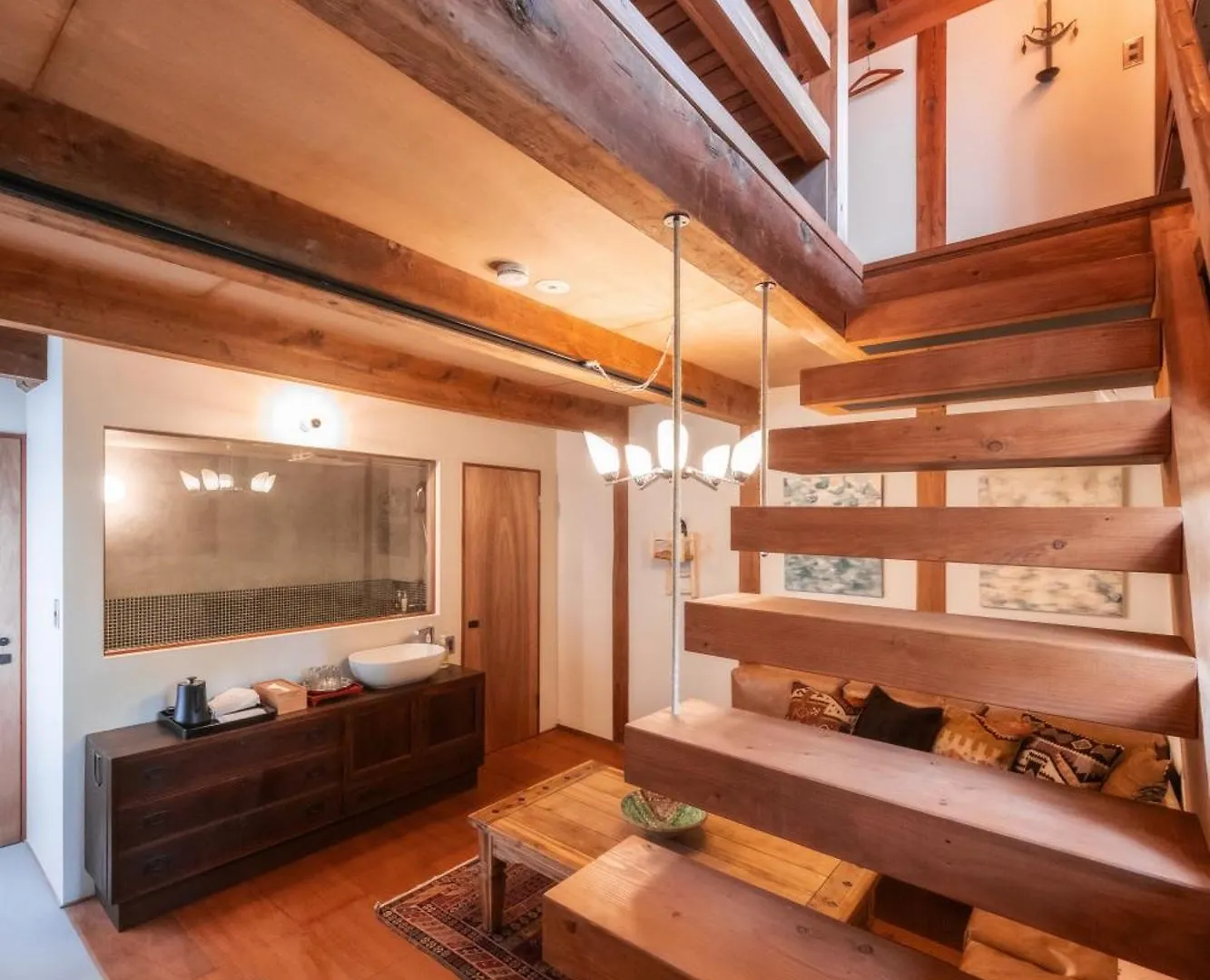 The Bath & Bed Dogo築110年の蔵をリノベした源泉掛け流しの一棟貸しの温泉宿 松山市 別荘